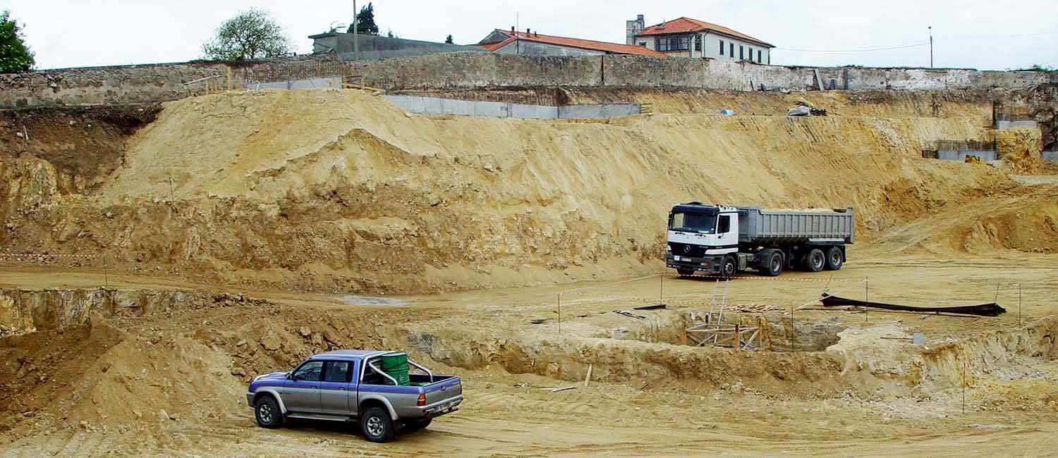 Empreendimento residencial - Escavação para construção dos pisos em cave