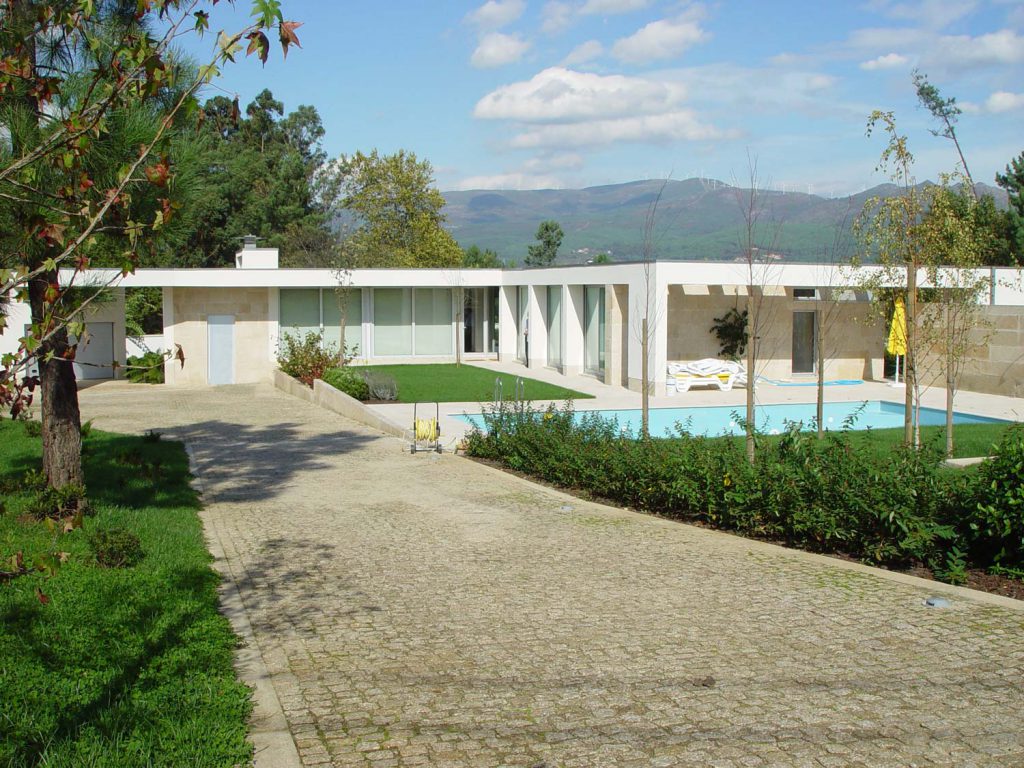 Casa em Barbeita - Vista sobre a casa a partir do acesso à propriedade