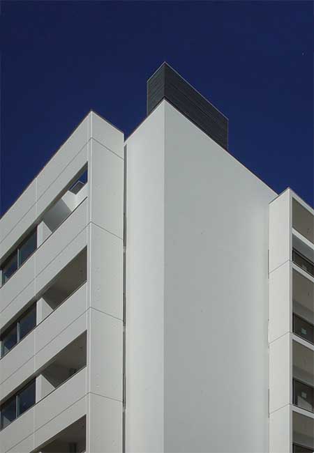 Conjunto Residencial - Vista do cunhal de um dos blocos de habitação e comércio