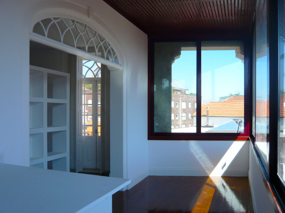 Apartamentos e Loja na Rua do Rosário - Vista da sala do T0 do 3º andar