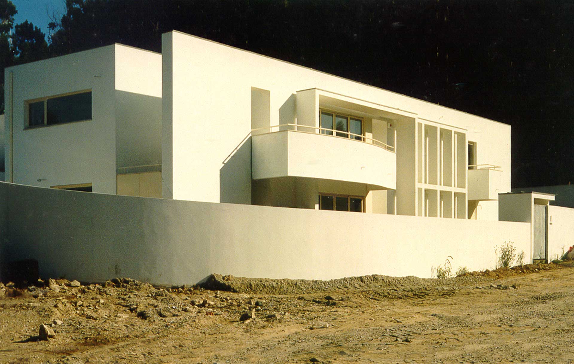 Fachada principal de moradia no Monte da Virgem, V. N. de Gaia.