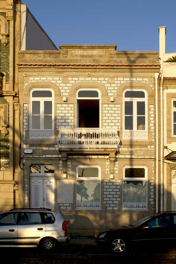 Fachada reabilitada de concepte store, na Foz, Porto.