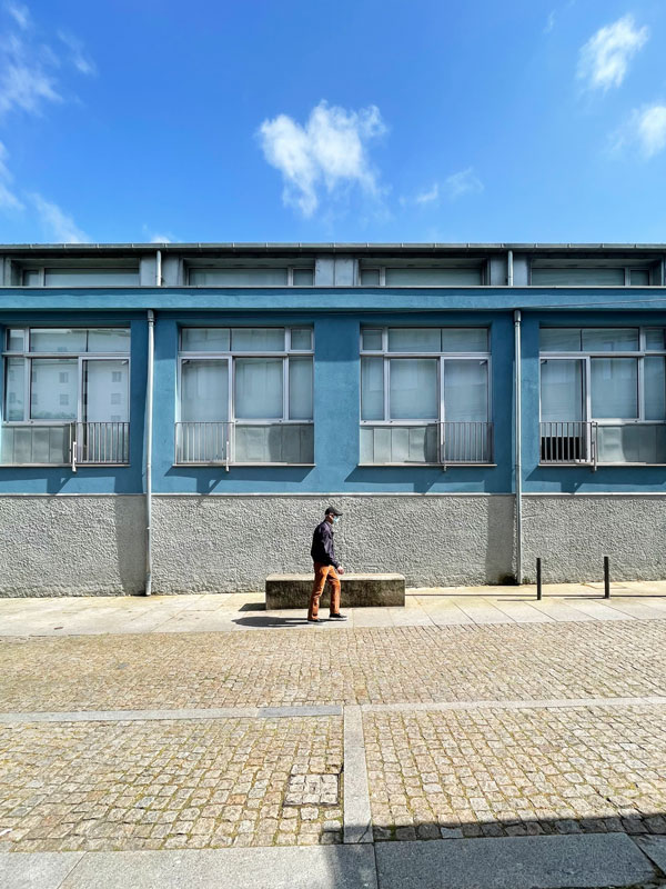 Reconversão de oficina em apartamentos - Fachada principal do edifício reconvertido em apartamentos