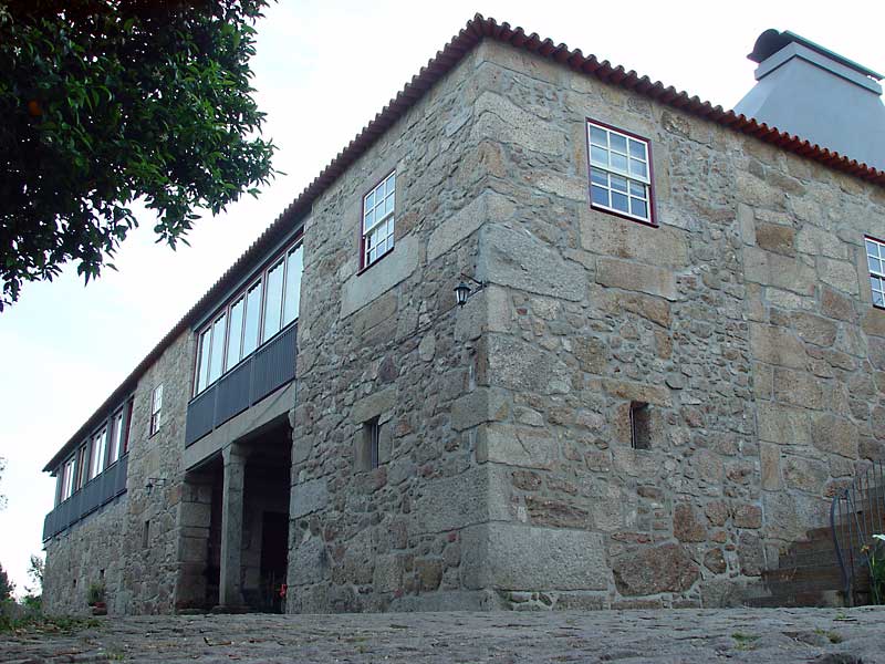 Fachada da Casa no Pico de Regalados após intervenção
