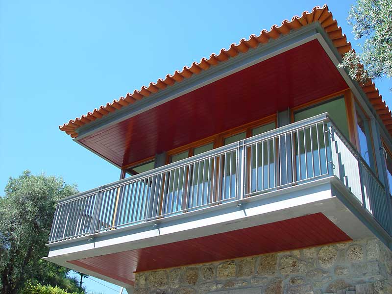 Varanda do corpo acrescentado à casa no Pico de Regalados existente
