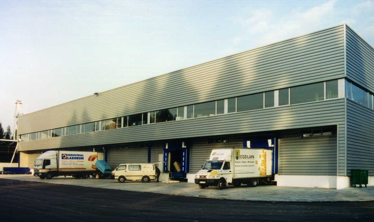 Fábrica da Industrial Laborum - Vista da fachada do cais de carga