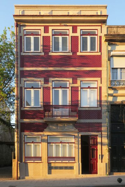 9 apartamentos na Rua Álvares Cabral - Reabilitação da fachada de edifício em Álvares Cabral convertido em 9 apartamentos