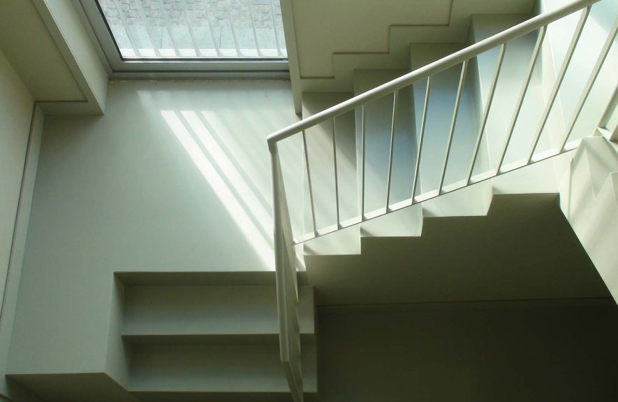 Escadas de um apartamento duplex