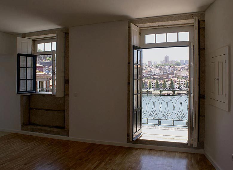 Apartamentos e Comércio na Ribeira - Rua S. João - Vista da sala sobre o rio e Vila Nova de Gaia