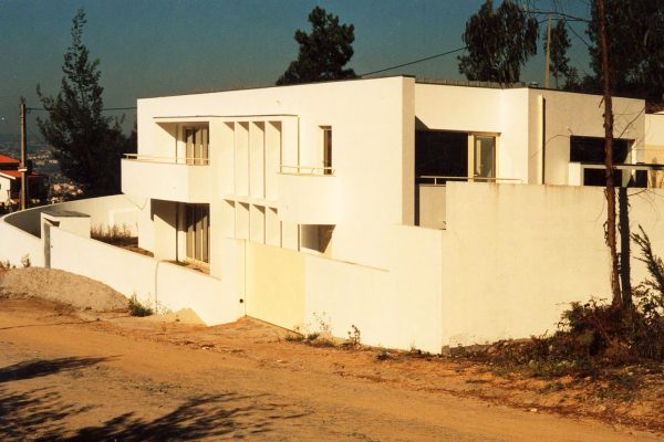 Casa no monte da virgem - Vista geral da fachada voltada à rua